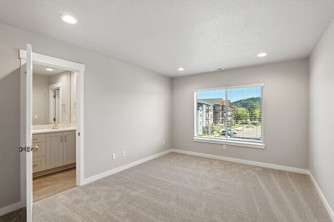 Building Photo - Brand New Townhome in Pleasant Valley Vill...