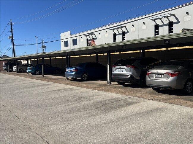 Building Photo - 13014 Leader St