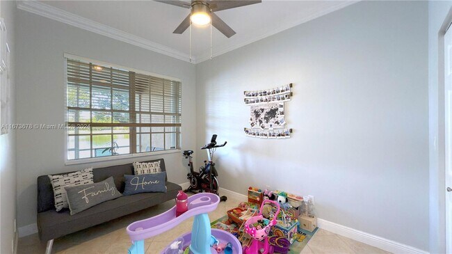 Building Photo - 3387 Lakeside Dr