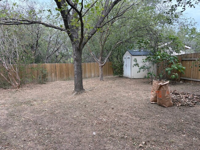 Building Photo - 2308 Lavendale Ct
