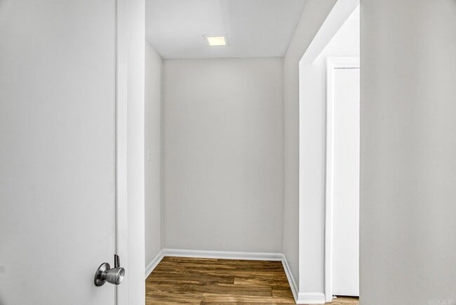 Building Photo - 101 Pine Forest Dr