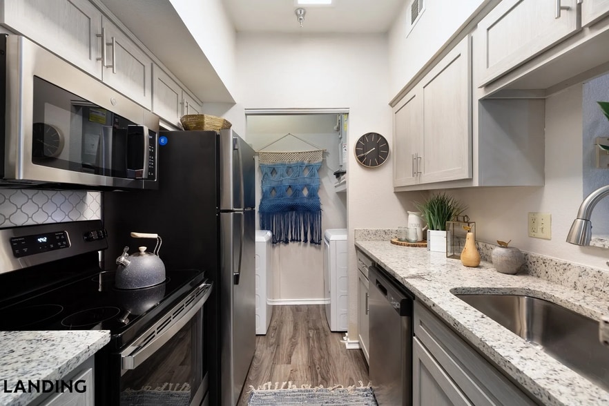 Building Photo - 165 Forestbrook Dr