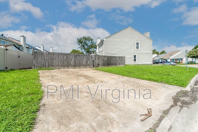 Building Photo - 1151 Hillock Crossing