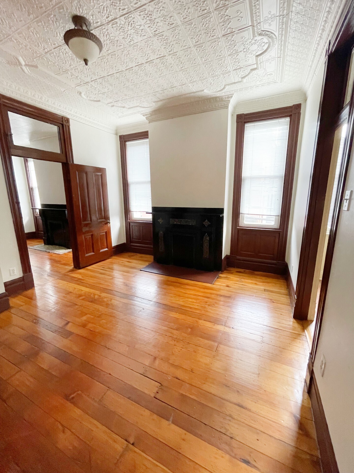 Building Photo - 1607 Sarah St