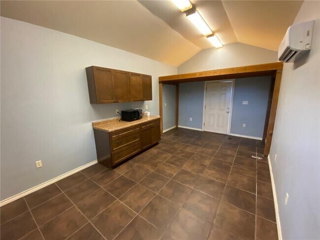 Building Photo - 680 Grant Harris Rd