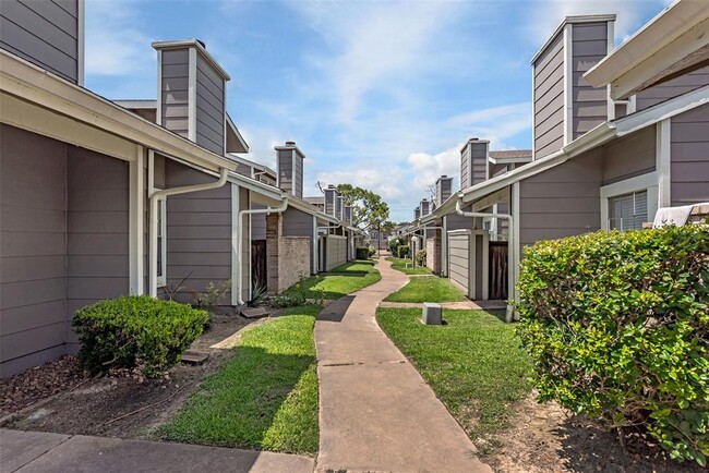 Building Photo - 6345 Cattails Ln