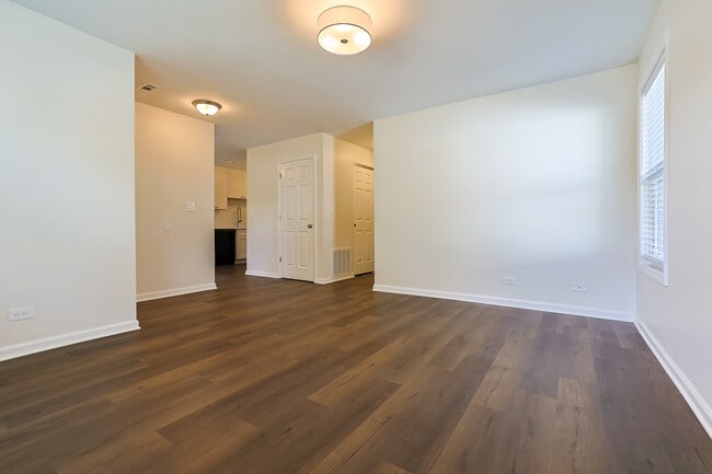 Building Photo - 1064 Crestwood Ln
