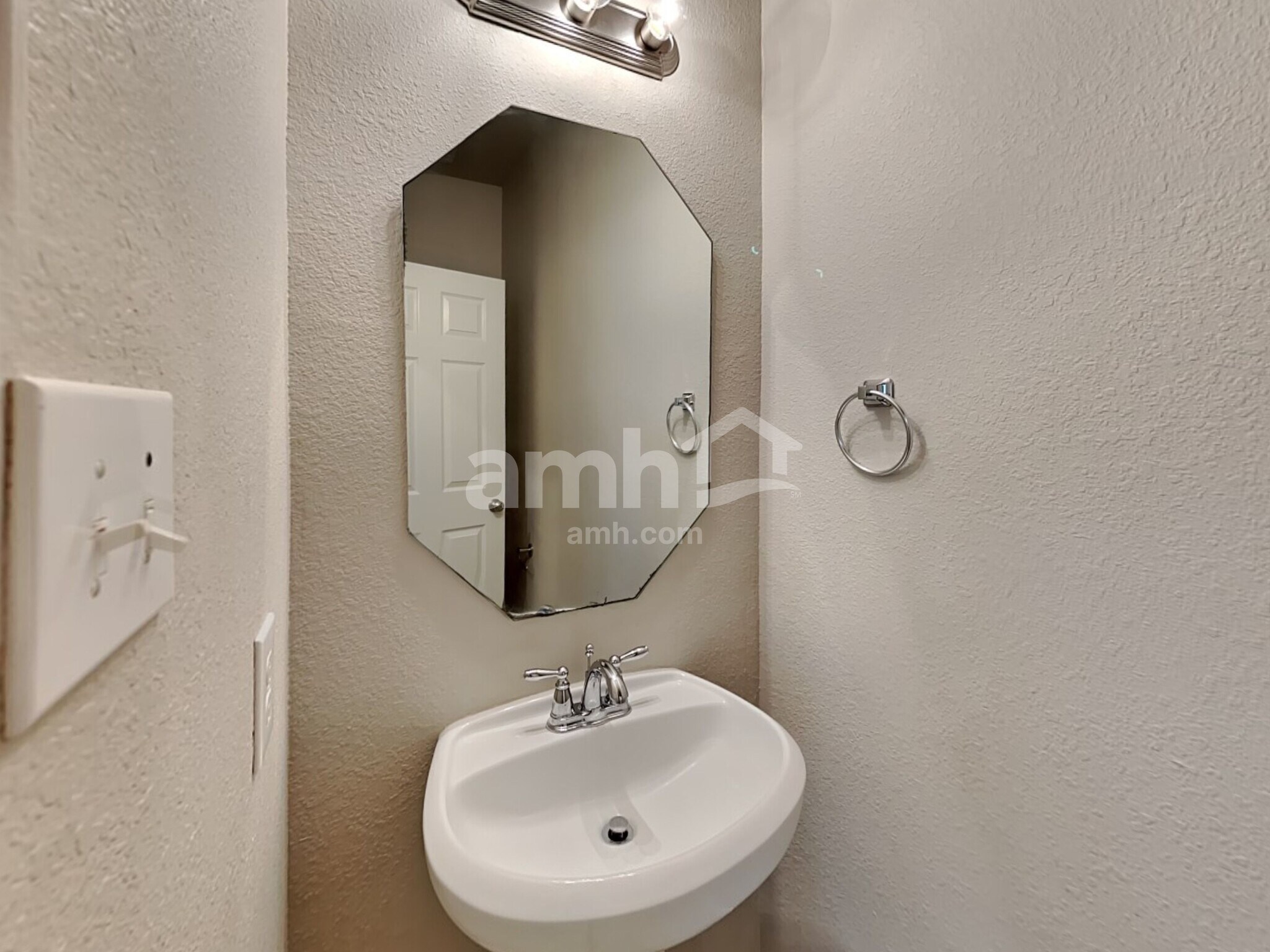 Building Photo - 18468 Sunrise Maple Dr