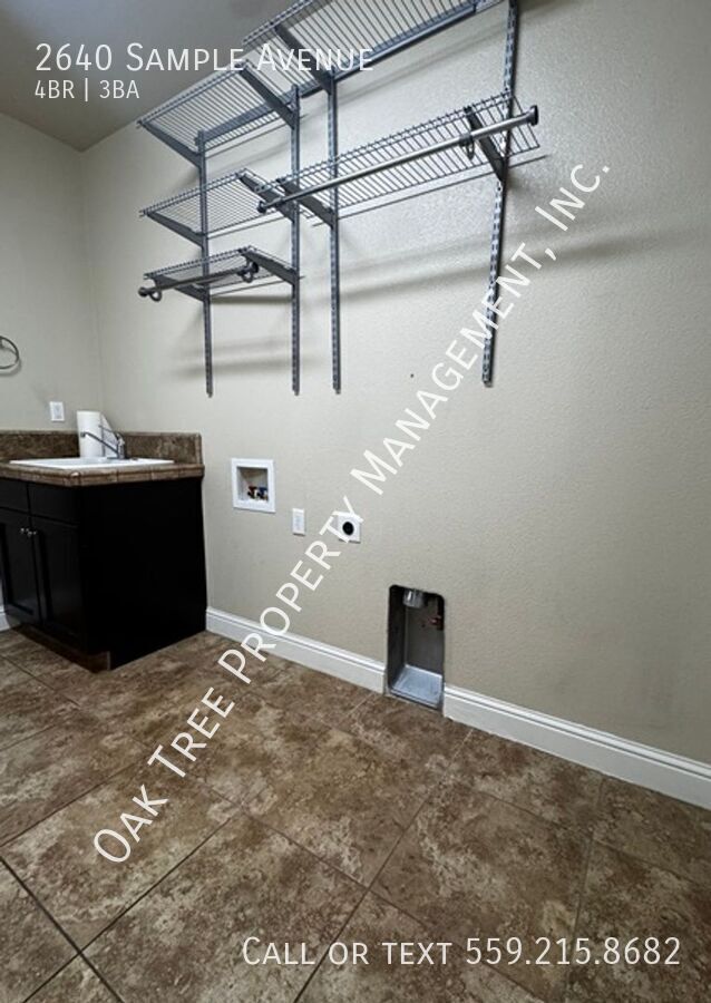Building Photo - 2640 Sample Ave