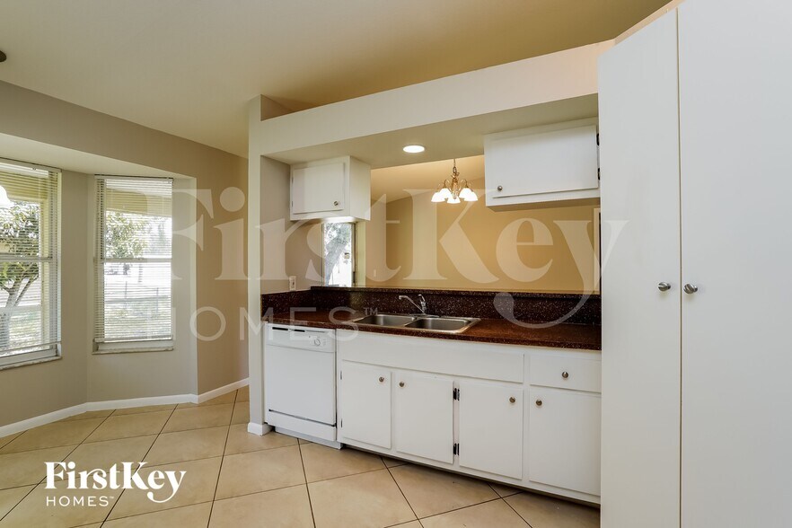 Building Photo - 8441 Bahamas Rd