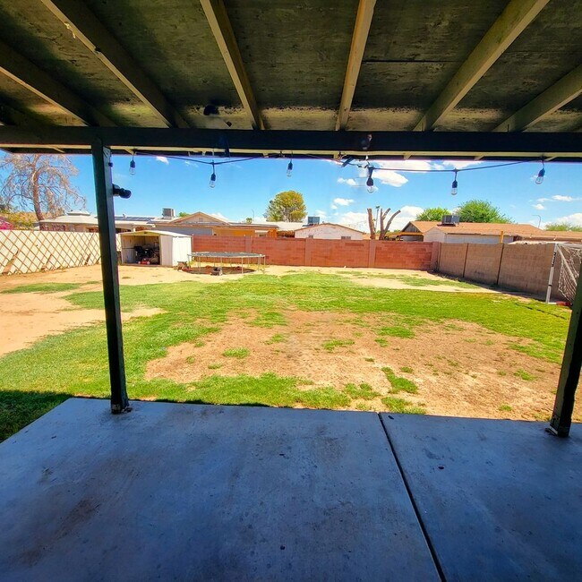 Building Photo - AFFORDABLE HOME WEST SIDE HOME!