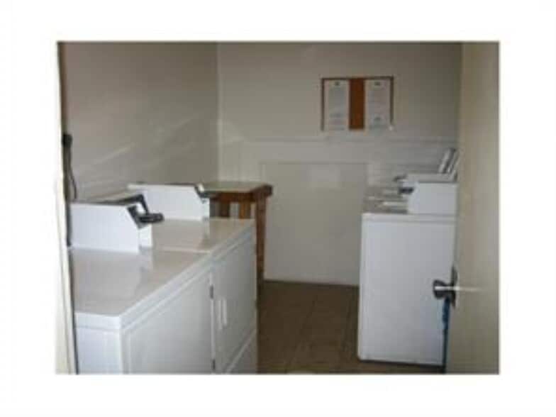 Building Photo - 9 NE 19th Ct