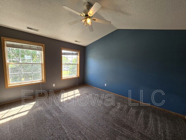 Building Photo - 1138 White Ivy Pl NE