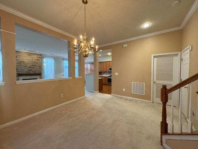 Building Photo - Stunning 4 Bed 3.5 Bath Brick Townhome In Desired Mount Zephyr