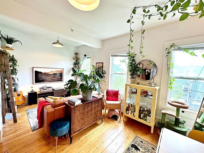 Building Photo - 264 Sumner St