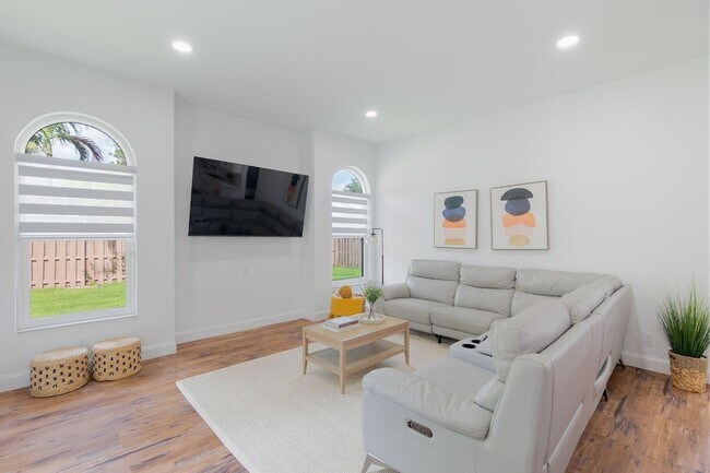 Building Photo - 13590 Jonquil Pl