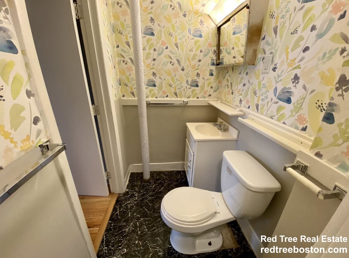 Building Photo - 649 Washington St