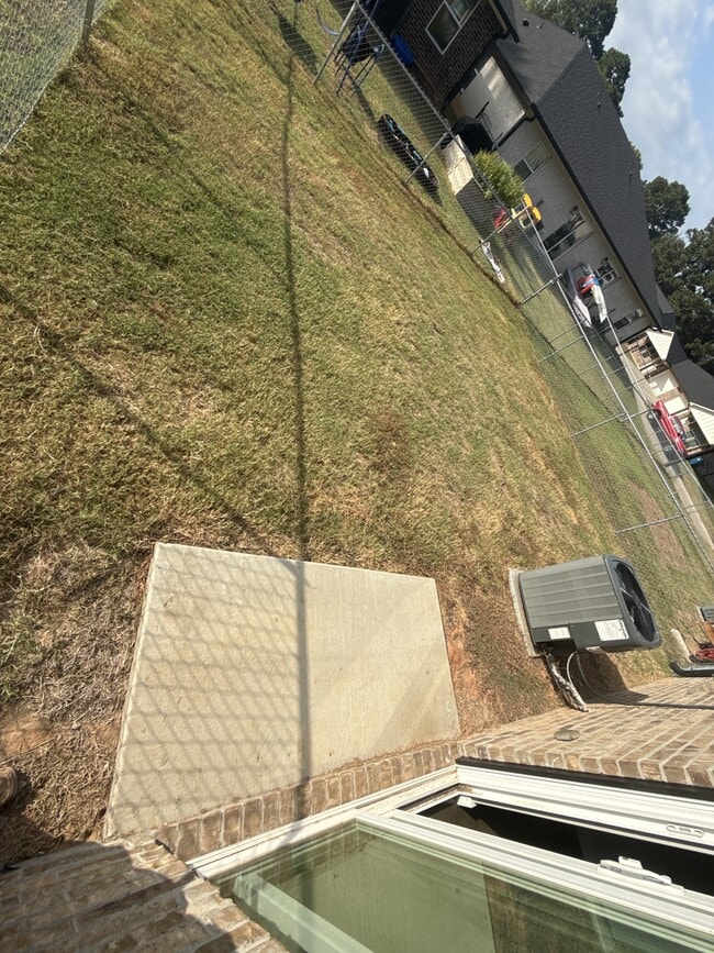 Building Photo - 104 Chloe Dr