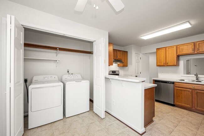 Building Photo - Beautiful Ranch in Pine Meadows | Water View