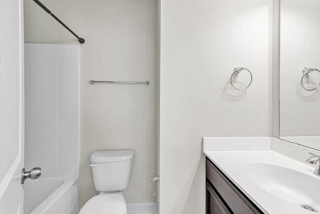 Building Photo - 10 Jaydn Dr W