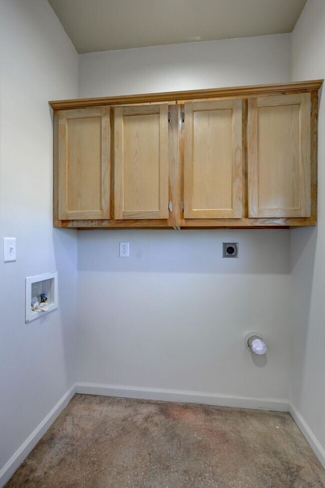 Building Photo - 1003-1005 Orchard St