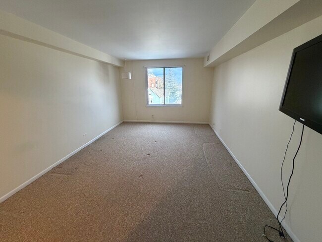 Building Photo - 110 S Dunton Ave