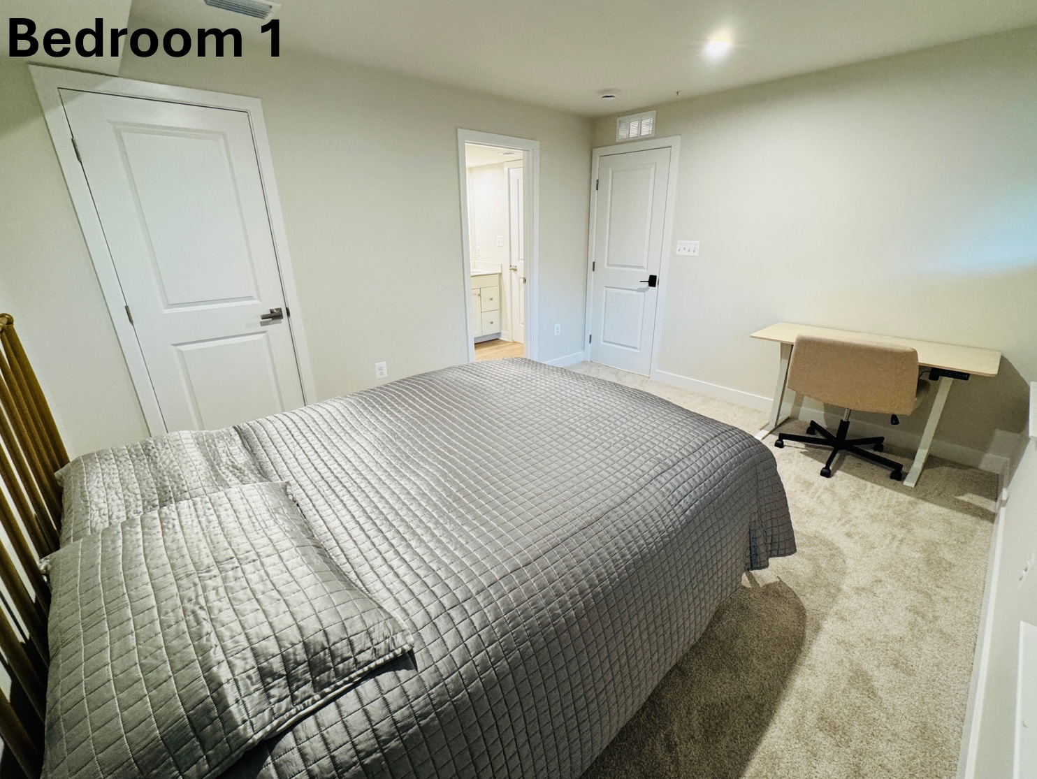 Ground suite with connected bathroom - 7868 Blackbriar Way