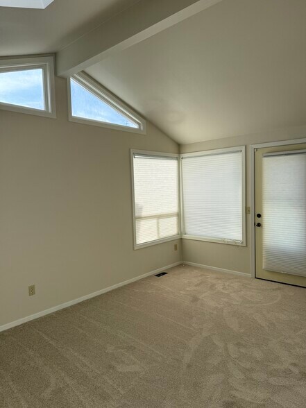 Building Photo - 1514 E Broadway