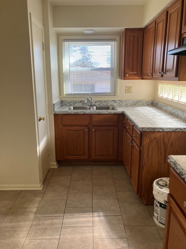 Building Photo - Single Family 3 Bedroom Home