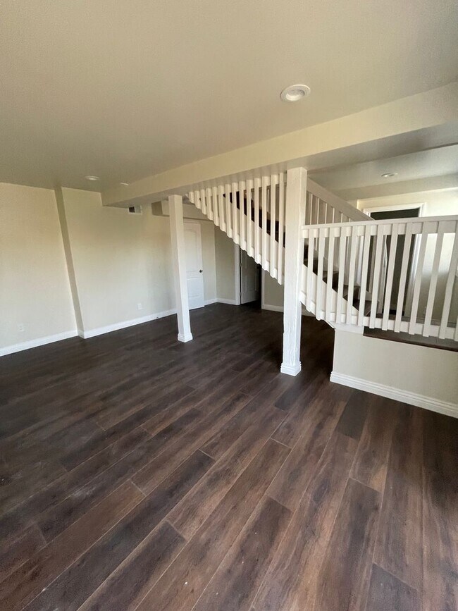 Building Photo - G4 | (M&amp;R) 412-414 &amp; 416 E Street