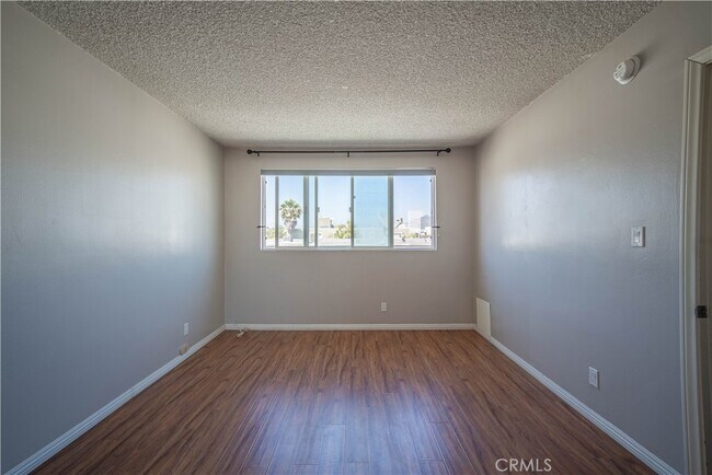Building Photo - 10614 Eastborne Ave
