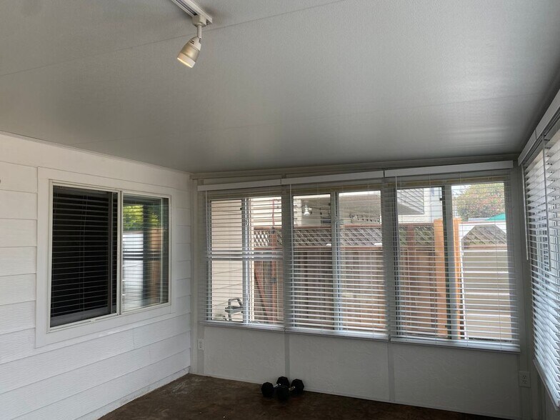 Building Photo - 81 Camelot Ct