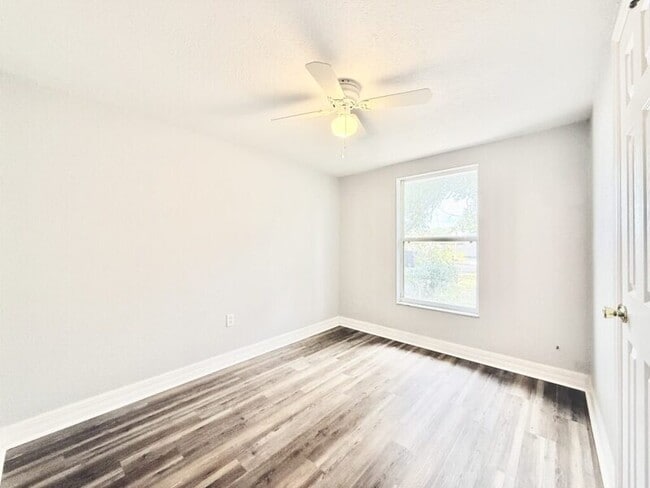 Building Photo - 235 W Northside Dr