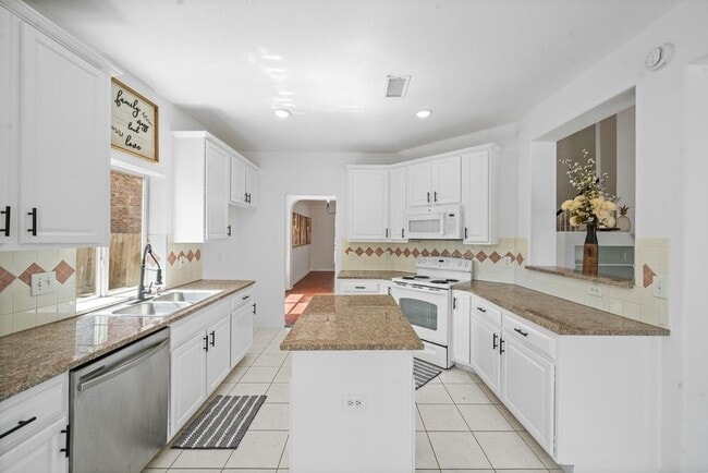 Building Photo - 13623 Country Green Ct