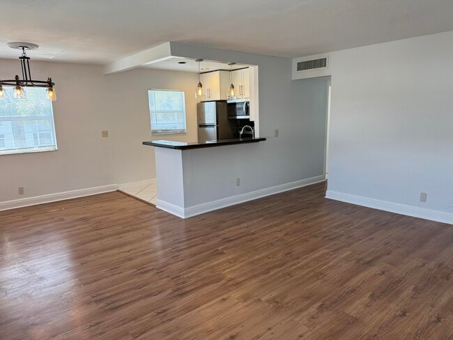 Building Photo - 457 Brittany Dr