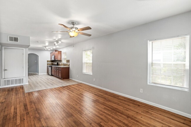 Building Photo - 1336 W Ridgewood Ct