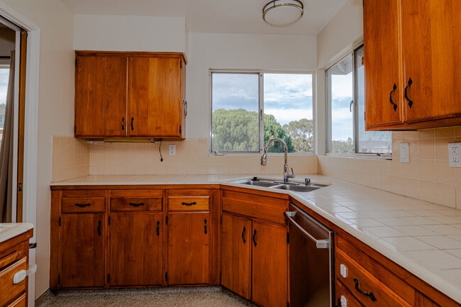 Building Photo - 1170 Tuolumne Ct