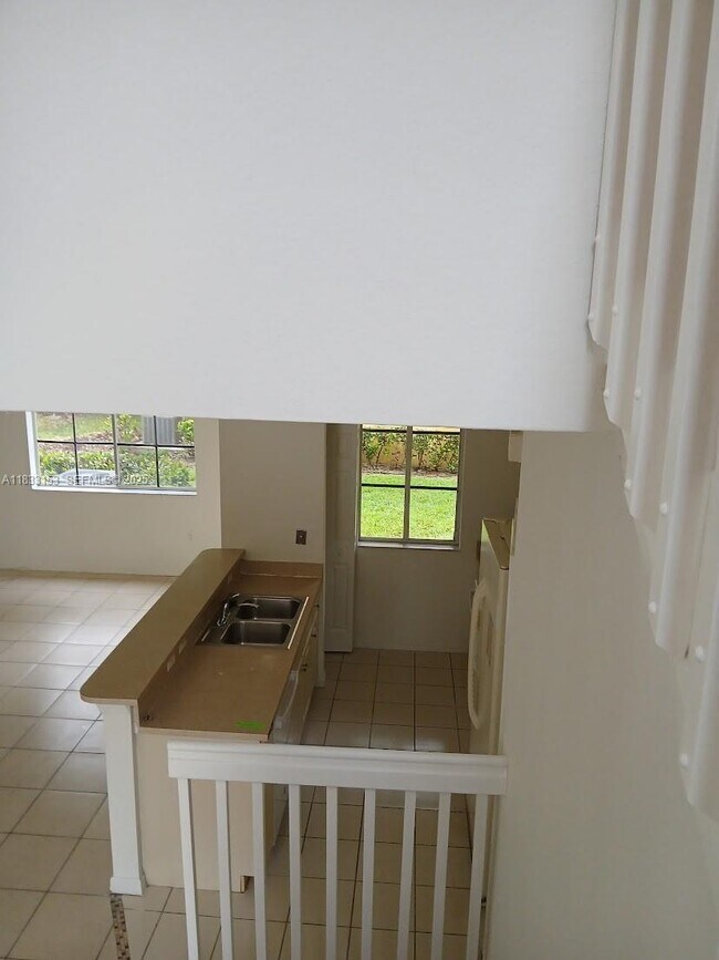 Building Photo - 1909 SW 60th Ave