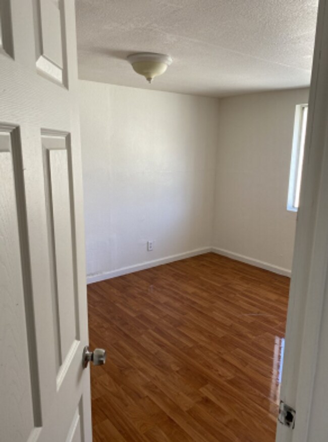 Building Photo - 615 Tyler St