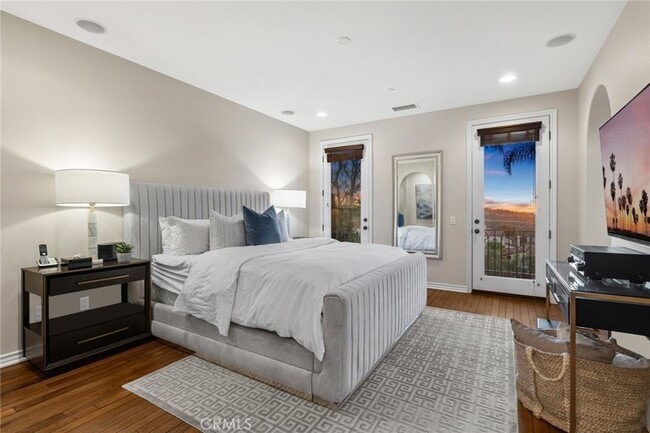 Building Photo - 33 Tall Hedge