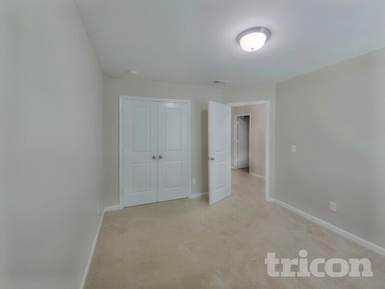 Building Photo - 437 Eastfair Dr