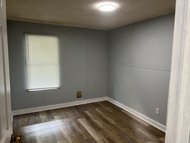 Building Photo - 33 Macks Dr