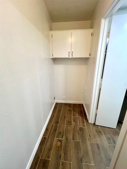 Building Photo - 4637 Country Creek Dr