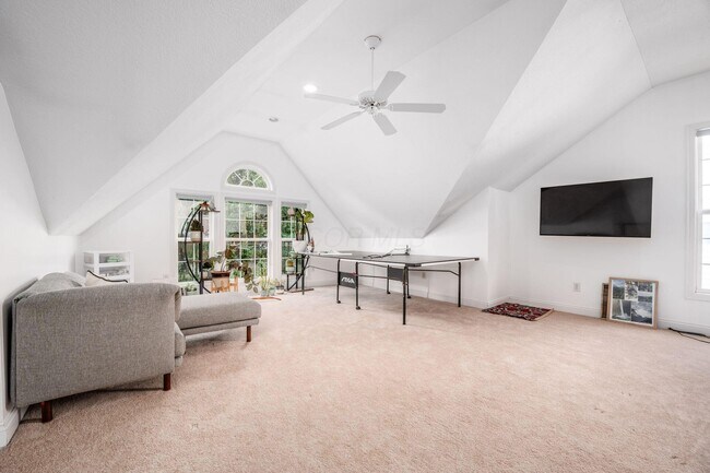 Building Photo - 7179 Fernridge Dr
