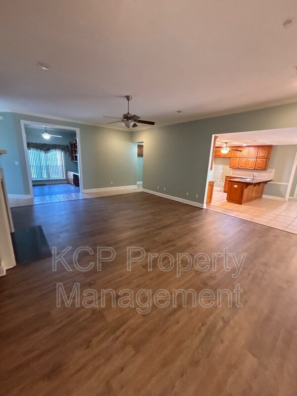 Building Photo - 2109 Barrington Dr