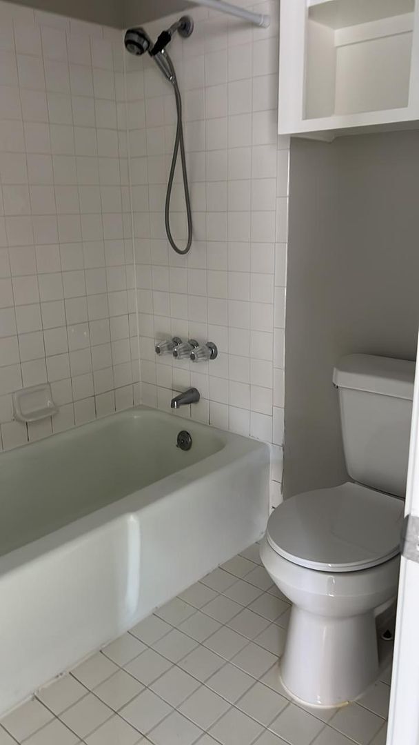 Building Photo - Beautifully updated town home