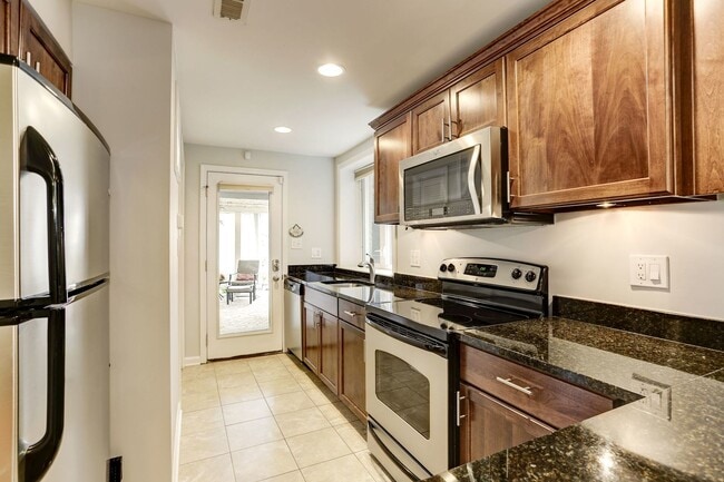 Building Photo - 1871 Newton St NW