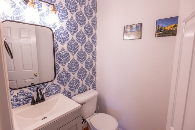 Building Photo - Two bedroom + Bonus room in Vancouver - View