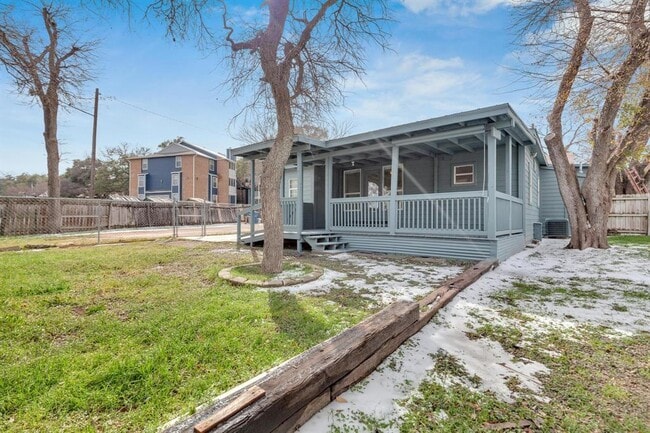 Building Photo - 8503 Rosemary Ln