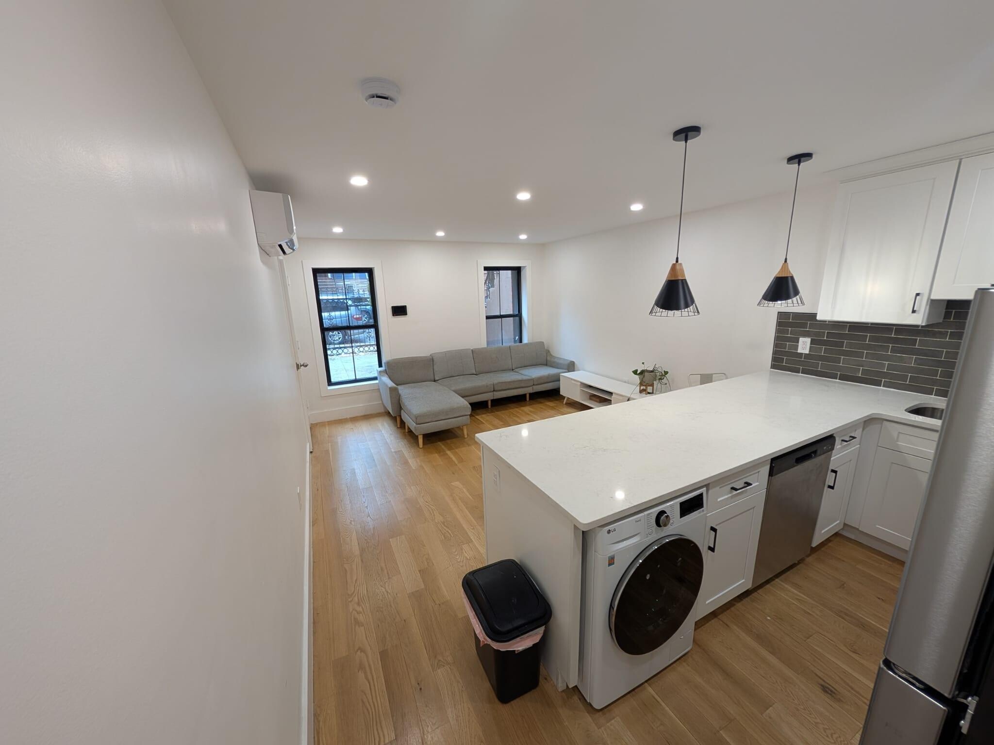 Kitchen/living room - 661 Decatur St